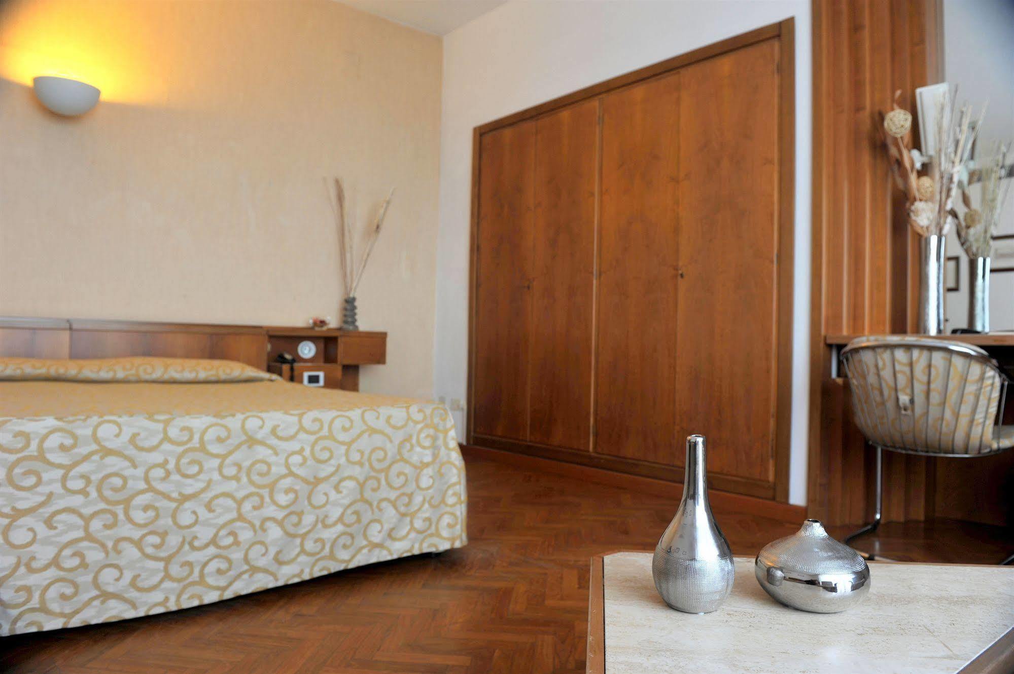Grand Hotel Golf Tirrenia Extérieur photo